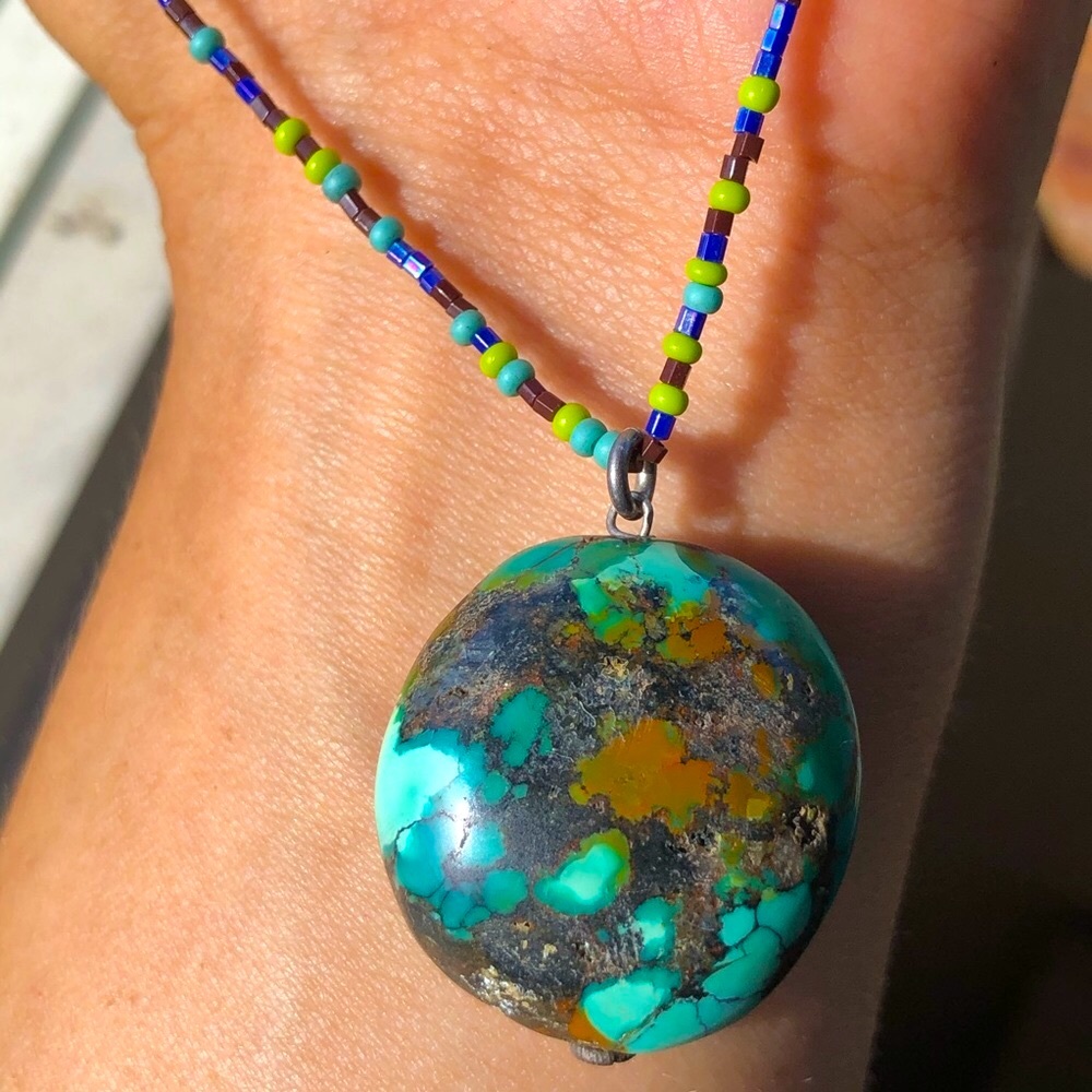 Beautiful turquoise necklace on glass beads - Picture 11 of 14